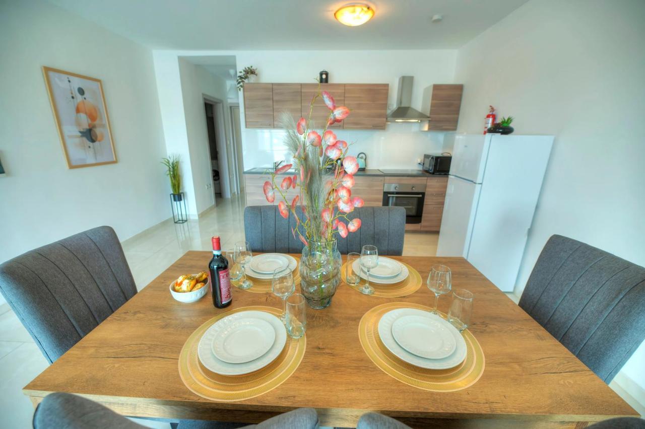 Seafront Beautifully Furnished 2 Bedrooms Gogzr-3 Gzira Extérieur photo