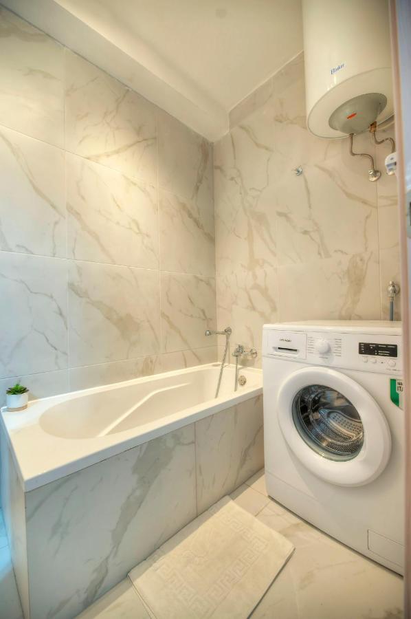 Seafront Beautifully Furnished 2 Bedrooms Gogzr-3 Gzira Extérieur photo