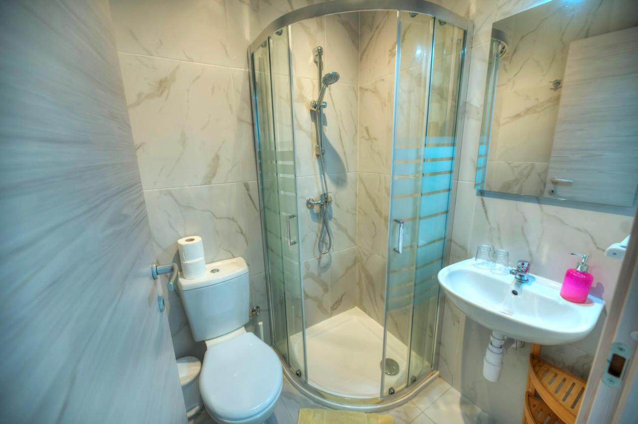 Seafront Beautifully Furnished 2 Bedrooms Gogzr-3 Gzira Extérieur photo