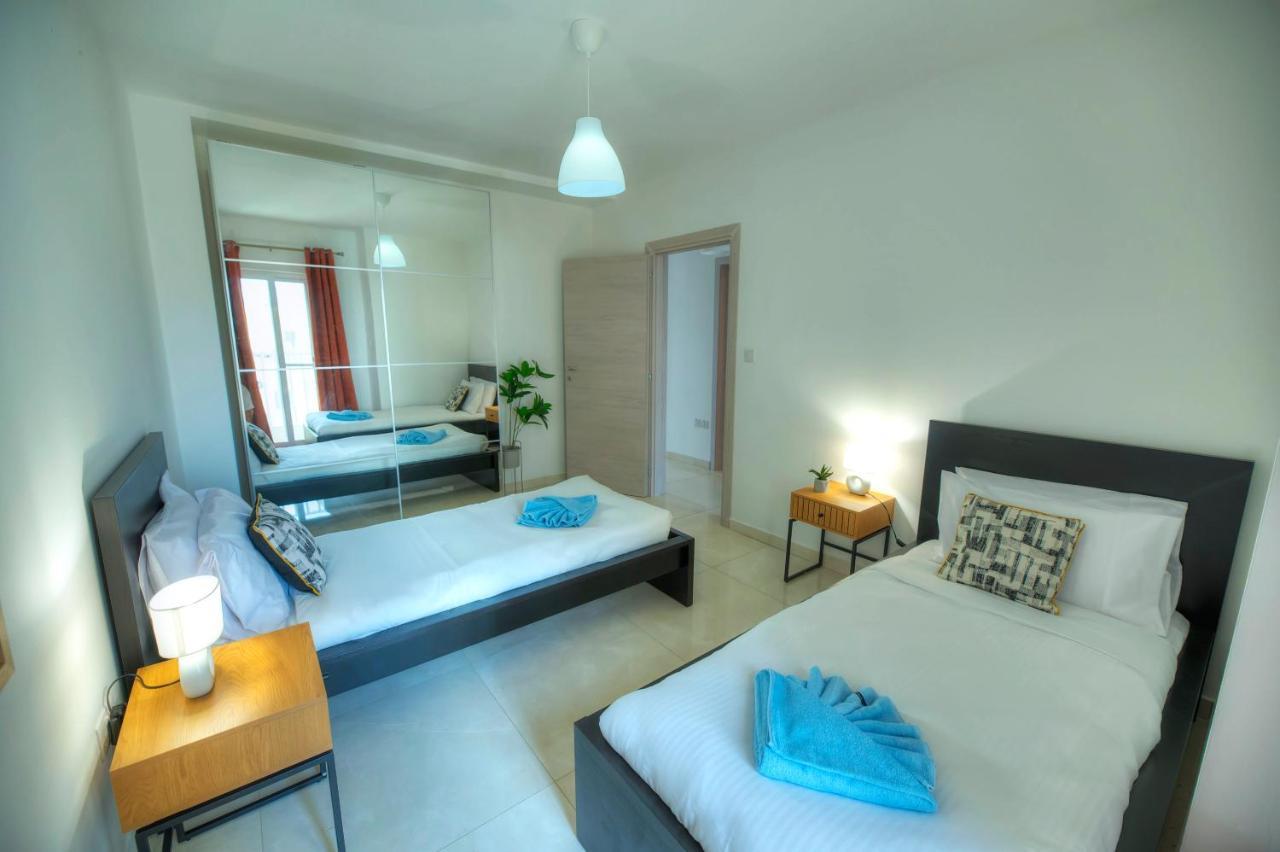 Seafront Beautifully Furnished 2 Bedrooms Gogzr-3 Gzira Extérieur photo