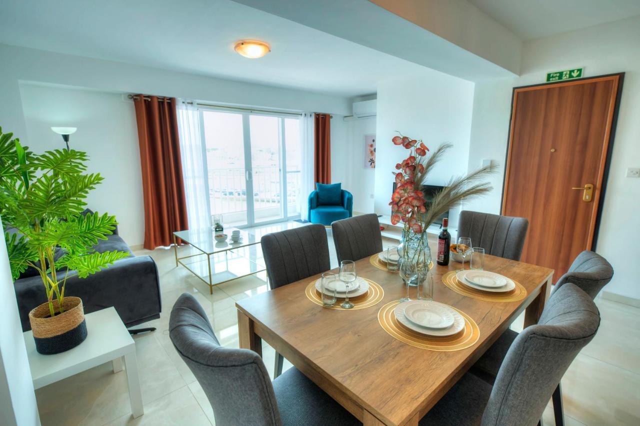 Seafront Beautifully Furnished 2 Bedrooms Gogzr-3 Gzira Extérieur photo